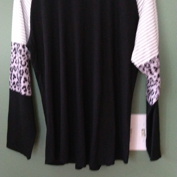 Women's black scoop neck long sleeves print sleeves casual t shirt top, size 2X - Picture 6 of 8
